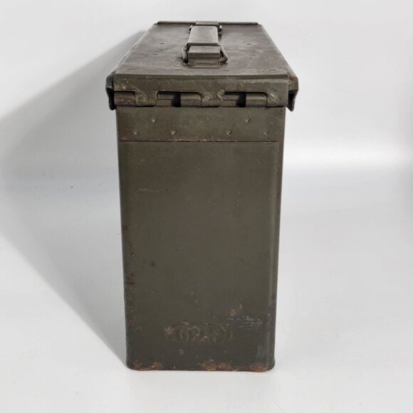 Vintage Green Metal Ammo Storage Box With Handle & Latch Closure - Picture 4 of 10